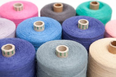 Mavi dikiş ipliği renk arka plan olarak yakın çekim