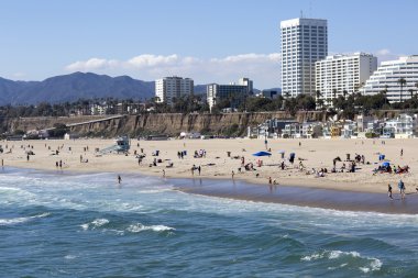 Pasifik Okyanusu ve açık bir günde, Santa Monica.