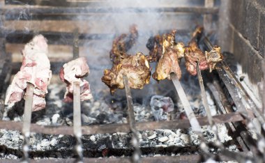 Izgarada ızgara şiş kebap.. 