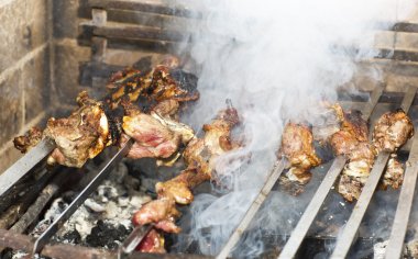 Izgarada ızgara şiş kebap.. 
