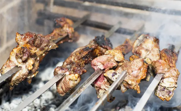 Izgarada ızgara şiş kebap.. 