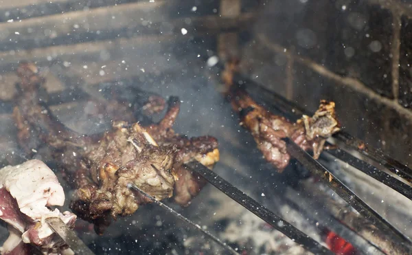 Izgarada ızgara şiş kebap.. 