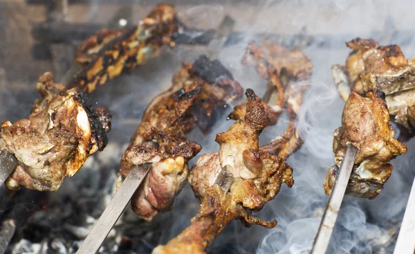 Izgarada ızgara şiş kebap.. 