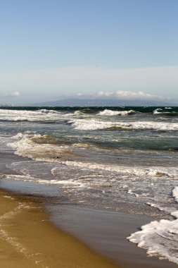 Pasifik Okyanusu açık günüdür.
