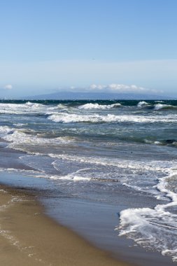 Pasifik Okyanusu açık günüdür.