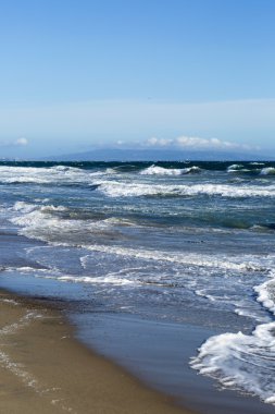 Pasifik Okyanusu açık günüdür.