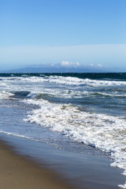 Pasifik Okyanusu açık günüdür.