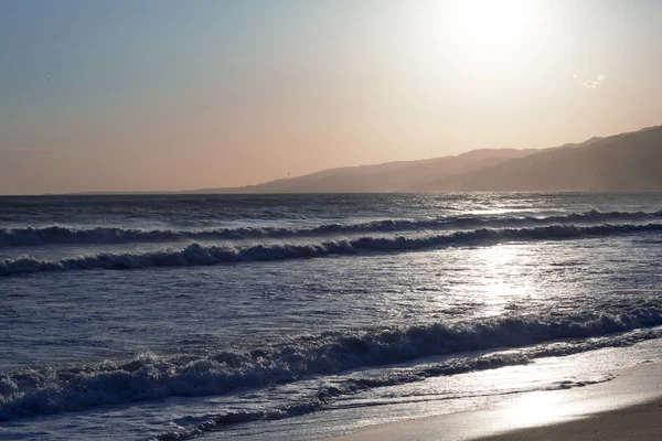 El Océano Pacífico al atardecer . — Foto de Stock