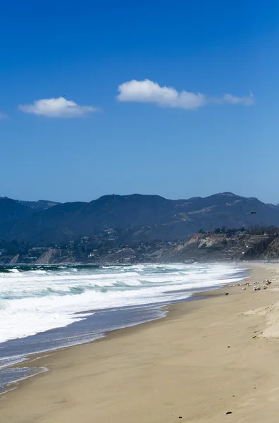 Le onde dell'oceano Pacifico, il paesaggio della spiaggia . — Foto Stock