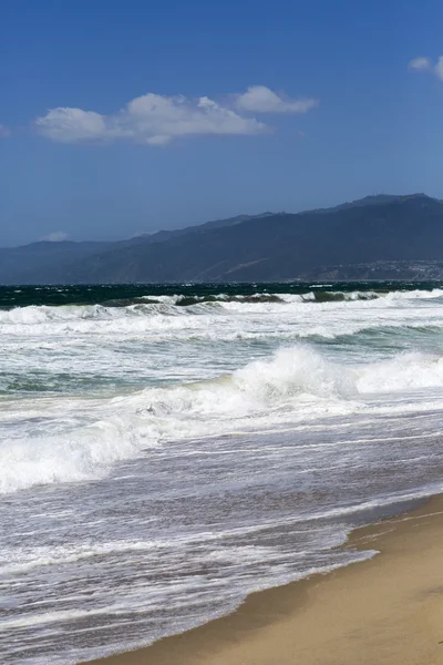 ビーチ風景太平洋の波. — ストック写真