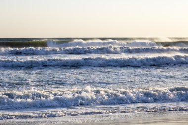Pasifik Okyanusu, plaj manzara dalgaları. 