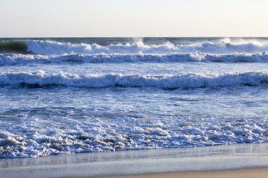 Pasifik Okyanusu, plaj manzara dalgaları. 