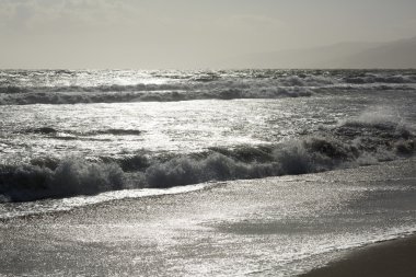 Pasifik Okyanusu günbatımı sırasında. 