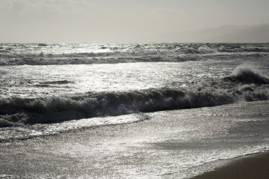 Pasifik Okyanusu günbatımı sırasında. 