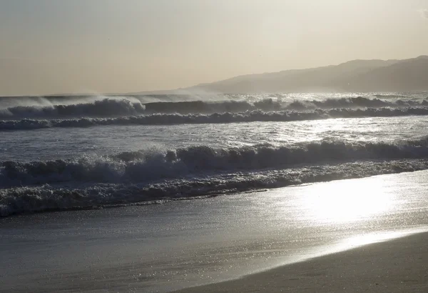 Pasifik Okyanusu günbatımı sırasında. 