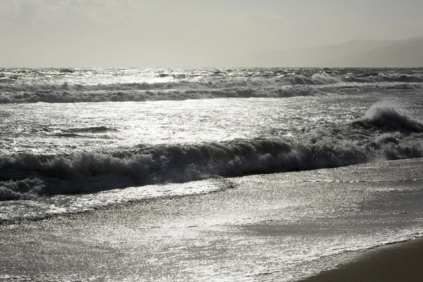 Pasifik Okyanusu günbatımı sırasında. 