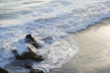 Pasifik Okyanusu, plaj manzara dalgaları.