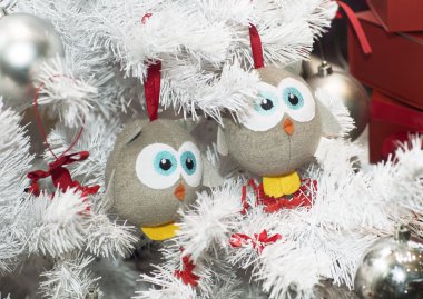 oyuncaklar ile süslenmiş Noel ağacı.