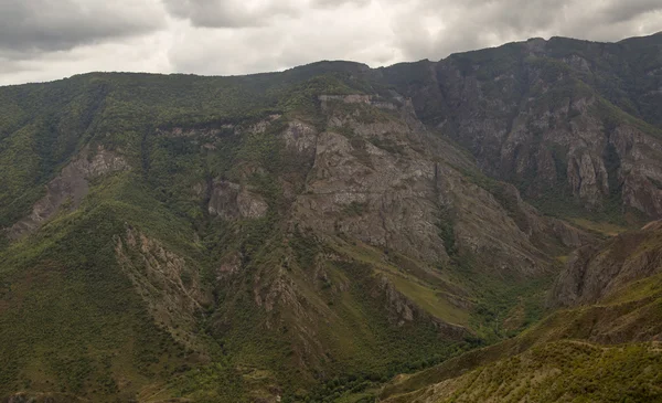 Berglandschaft. die landschaft in armenien (tatev). — Stockfoto