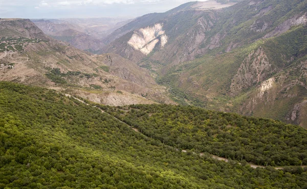 Horská krajina. Krajina v Arménii (Tatev). — Stock fotografie