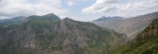 Paisaje de montaña. El paisaje en Armenia (Tatev ). — Foto de Stock