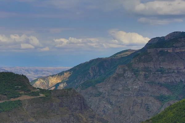 Paisagem montesa. A paisagem na Armênia (Tatev ). — Fotografia de Stock