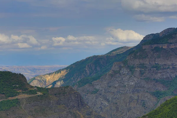 Paisagem montesa. A paisagem na Armênia (Tatev ). — Fotografia de Stock
