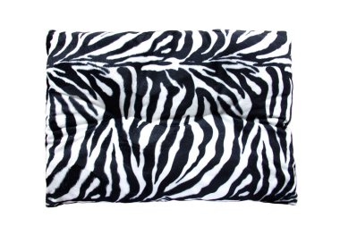 Hayvan derisinden koltuk minderi, izole edilmiş beyaz arka plan..