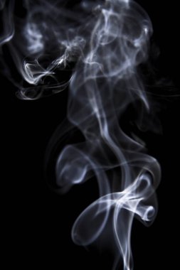 dumanı siyah arkaplanda