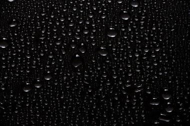 Siyah arkaplanda su damlacıkları