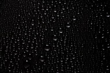 Siyah arkaplanda su damlacıkları