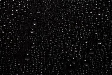 Siyah arkaplanda su damlacıkları