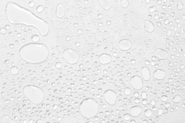 Soyut su damlacıkları beyaz arkaplan ile izole edilmiş arkaplan.