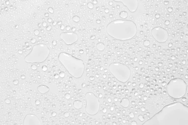 Soyut su damlacıkları beyaz arkaplan ile izole edilmiş arkaplan.