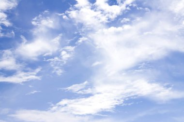 Bulutlu mavi gökyüzü