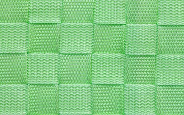 Arka planda yeşil örgü ipi var..