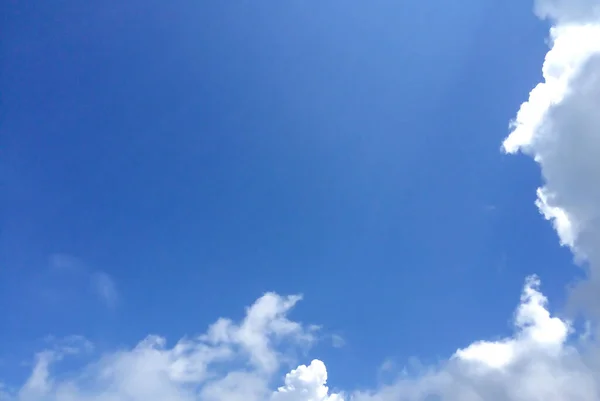 蓝天背景 云朵小 — 图库照片