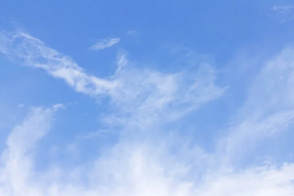 Fondo Cielo Azul Con Diminutas Nubes — Foto de Stock