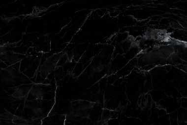 Yanan maytap siyah arkaplanda izole edildi