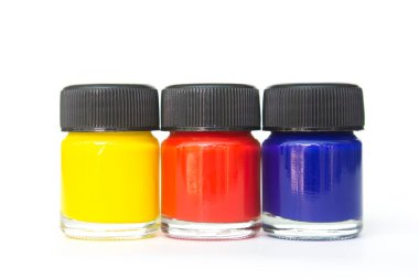 Beyaz arkaplanda birincil renk.