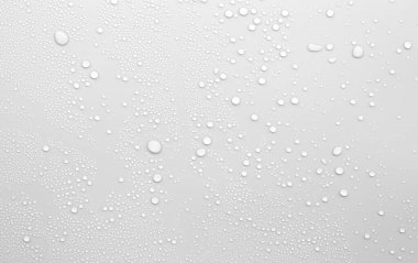 Gri arka planda su damlacıkları