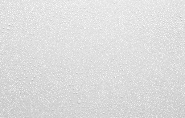 Beyaz yüzeyde arkaplan olarak su damlası