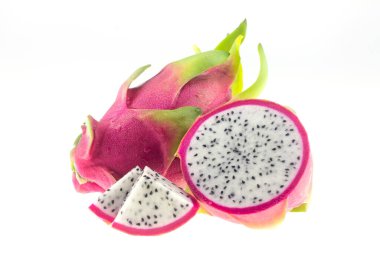 Beyaz arkaplanda Ejder Meyvesi izole