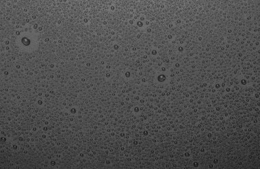 Siyah arkaplanda su damlacıkları