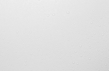 Gri arkaplana düşen yağmur damlaları kavramı yüzeyinde kabarcıklar olan soyut ıslak beyaz yüzey yaratıcı pankart tasarımı için gerçekçi saf su damlası suyu damlaları.