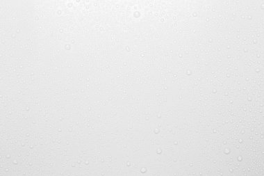 Beyaz arkaplanda su damlaları, üst görünüm