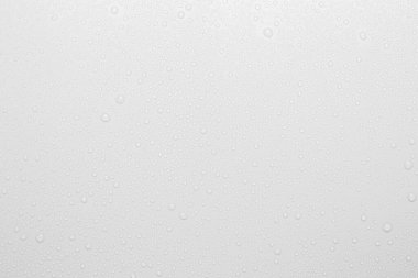 Beyaz arkaplanda su damlaları, üst görünüm