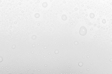 Beyaz arkaplanda su damlaları, üst görünüm