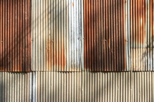 Rostige Alte Verzinkte Wand Metallhintergrund Wellig Rot Braun Und Silber — Stockfoto