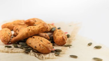 Balkabağı tohumlu taze hamur işleri.